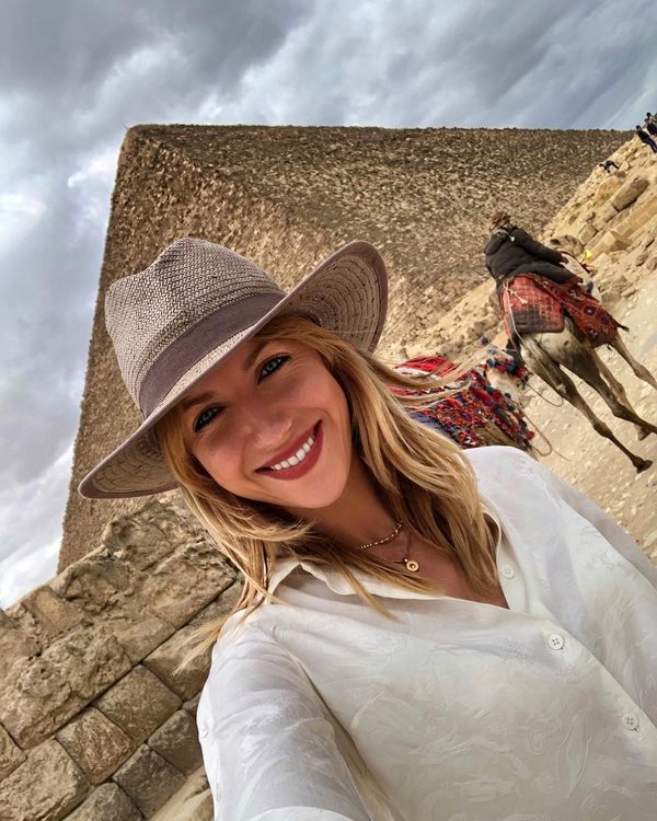 "Есть новости": Леся Никитюк выложила фото с изысканным букетом