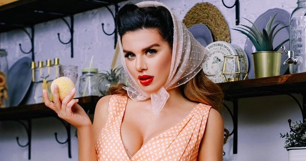 "Роковая красотка": Анна Седокова похвасталась леопардовым пальто