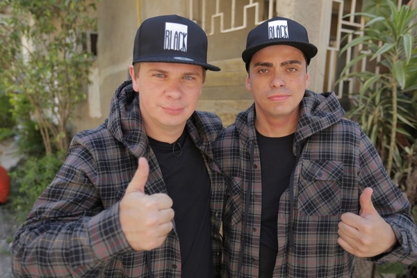 Про ведущего и оператора проекта "Мир наизнанку" сняли фильм