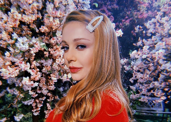 "Еще ярче": Тина Кароль покорила фанатов соблазнительными фото