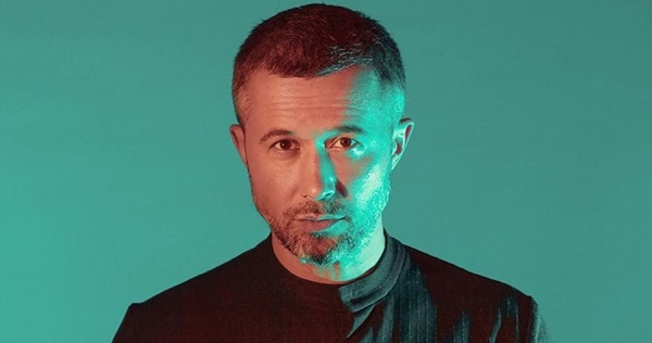 Сергей Бабкин вместе с детьми и беременной женой посетил дельфинарий