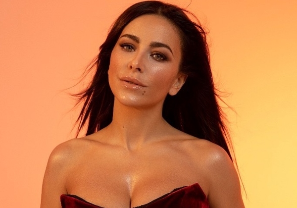 "Давно таких не было": Лорак порадовала поклонников фото с букетом