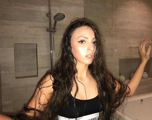 С улыбкой из Флоренции: Дочка Оли Поляковой поделилась яркими фото