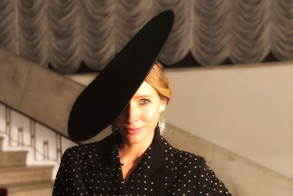 Катя Осадчая решила призвать весну в платье за 700 долларов