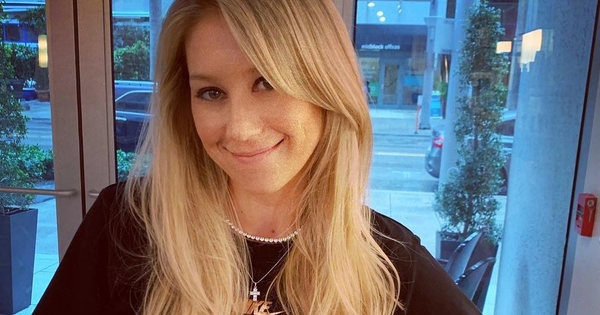 Жена Энрике Иглесиаса устроила зажигательные танцы в купальнике