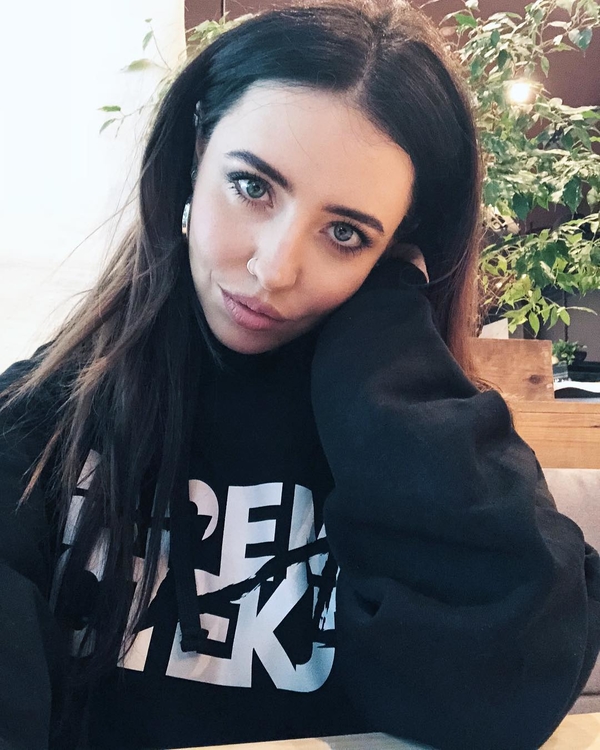 Я очень редко это делаю, - Надя Дорофеева о своих пристрастиях в одежде