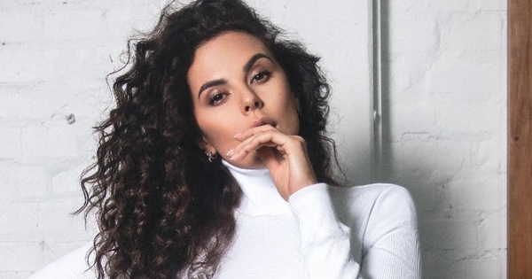 Беспорядок в кровати и соблазнительный наряд: Каменских покорила Сеть