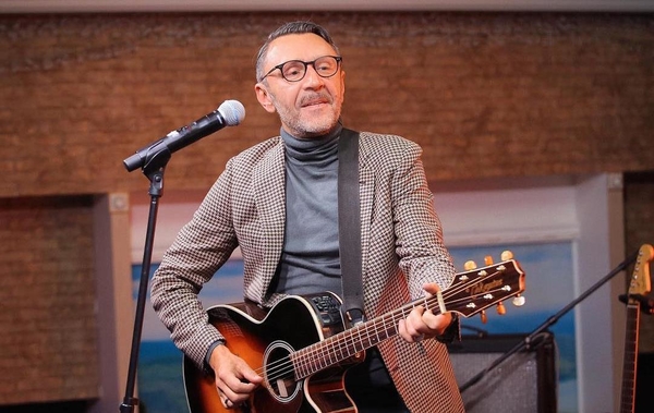 Шнуров написал стих об "экстремизме" в песне Наташи Королевой