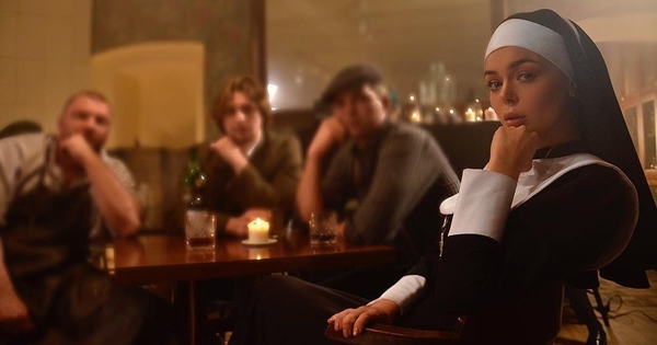 Алина Гросу презентовала трилогию "Дико Любила Вову"