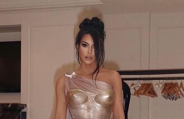 "С каждым днем прессуешь сильнее": Ким Кардашьян порадовала откровенным фото