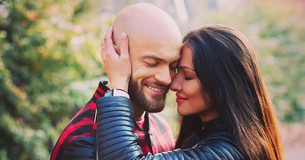 Влад Яма поделился новым селфи с супругой