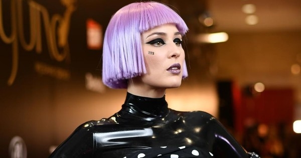 MARUV похвасталась горячими кадрами с клипа "Siren song"