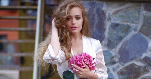 "Ты просто космос": Финалистка первого "Холостяка" покорила Сеть новым фото