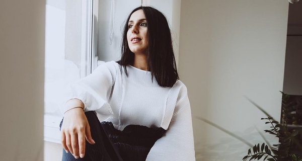 "Как всегда стильная": Певица Джамала порадавала фанов ярким фото