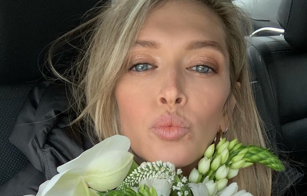 В каждой руке по брокколи: Брежнева предложила фанатам челлендж