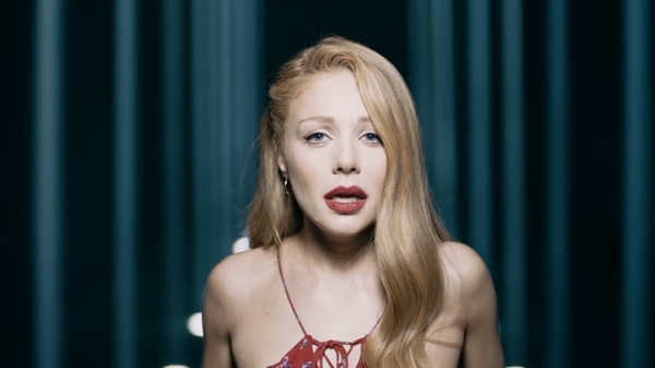 Полторы тысячи комментов за ночь: В Сети обсуждают клип Кароль и Бумбокс