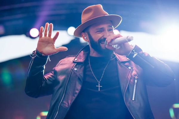 Известный украинский певец попал в ДТП: подробности и фото