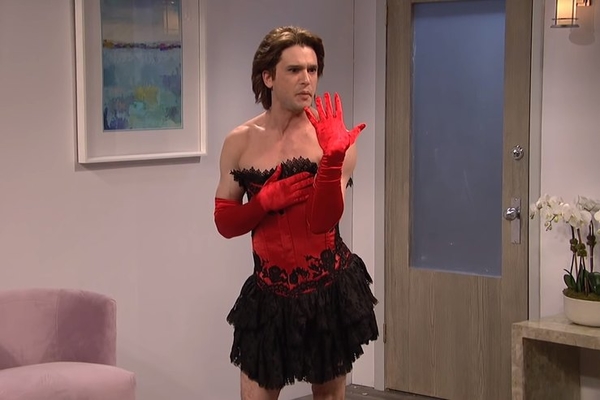 Актер Кит Харингтон станцевал стриптиз