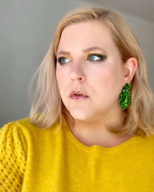 Компанию Gillette раскритиковали за рекламу с пышной моделью