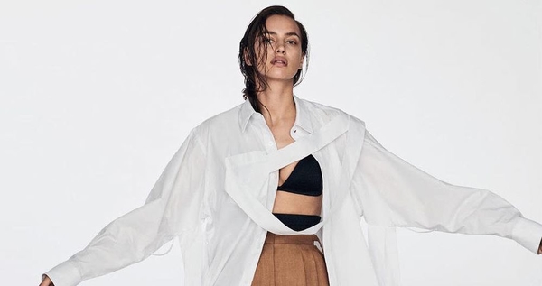 "Очень горячая!": Ирина Шейк похвасталась стройной фигурой в купальнике