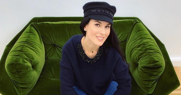 Маша Ефросинина в новом ролике превратилась в модницу из девяностых