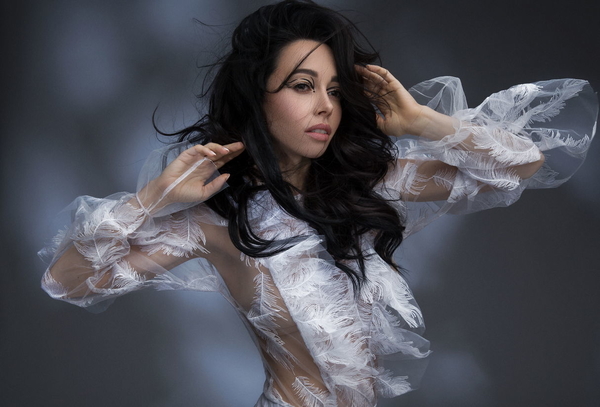 Екатерина Кухар снялась в необычной фотосессии у звездного фотографа Вадима Яцуна