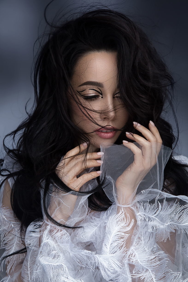 Екатерина Кухар снялась в необычной фотосессии у звездного фотографа Вадима Яцуна