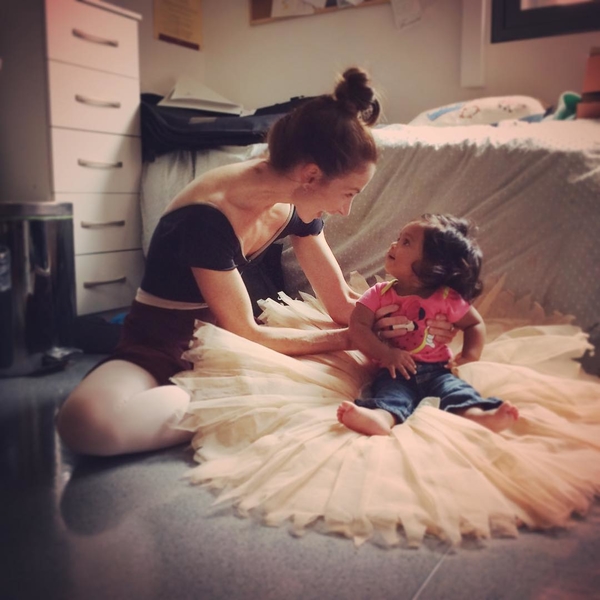 Ролик с беременной балериной, который она снимала 9 месяцев, стал хитом Сети