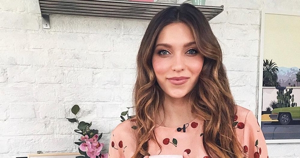 "Что-то с талией не то": Регину Тодоренко раскритиковали за новый наряд