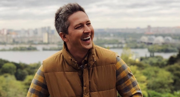 "Одно лицо": Александр Педан скопировал снимок Олега Винника