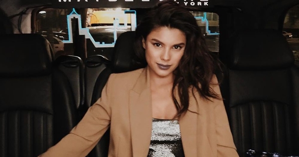 Мишель Андраде продефилировала, насвистывая мелодию из "Убить Билла"