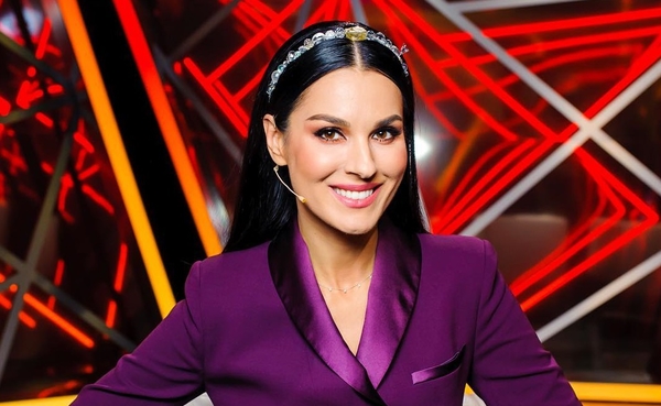 "Любите каждый изгиб": Ефросинина эротично прорекламировала бренд одежды