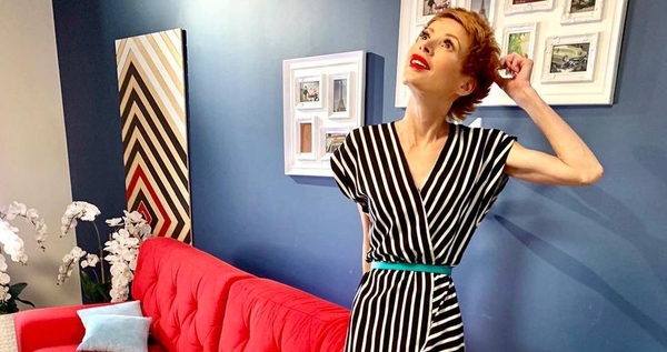 Ведущая "Аферистов в Сетях" восхитила стильным весенним луком