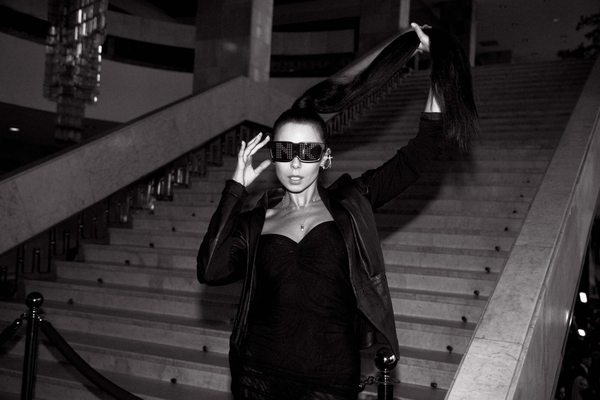 Каменских покорила красную дорожку "Золотой Жар-птицы" стильным образом