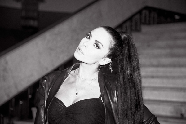 Каменских покорила красную дорожку "Золотой Жар-птицы" стильным образом