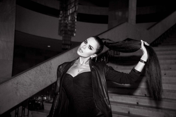 Каменских покорила красную дорожку "Золотой Жар-птицы" стильным образом