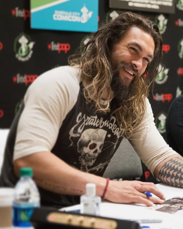 Не узнать! Джейсон Момоа впервые за 7 лет сбрил бороду