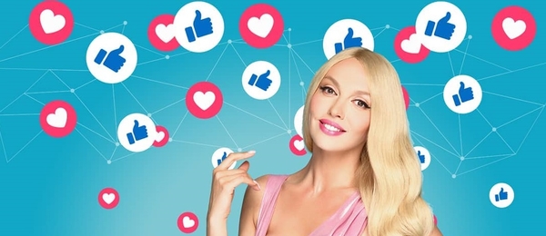 Розовая пижамная вечеринка: Полякова показала дочек и крестницу "в домашнем"