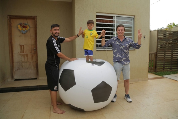 Дмитрий Комаров покажет, как изменилась жизнь мальчиков из фавел, ставших футболистами