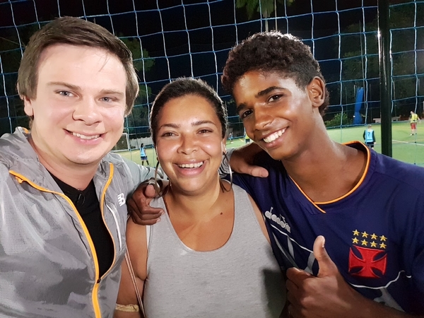 Дмитрий Комаров покажет, как изменилась жизнь мальчиков из фавел, ставших футболистами