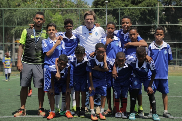 Дмитрий Комаров покажет, как изменилась жизнь мальчиков из фавел, ставших футболистами