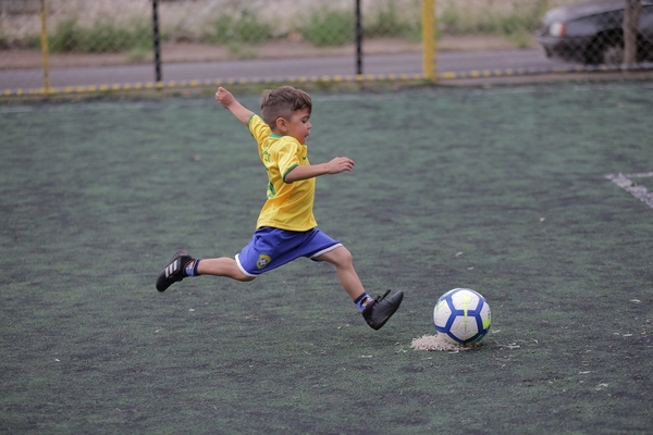 Дмитрий Комаров покажет, как изменилась жизнь мальчиков из фавел, ставших футболистами