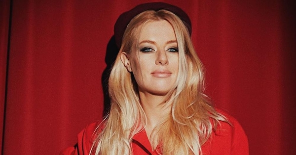 Бархат и ботфорты: Ольга Горбачева удивила эффектным нарядом