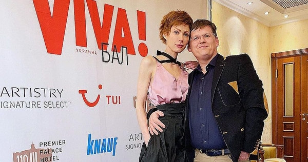 Звезда "Аферистов в Сетях" посетила бал вместе с бойфрендом-политиком