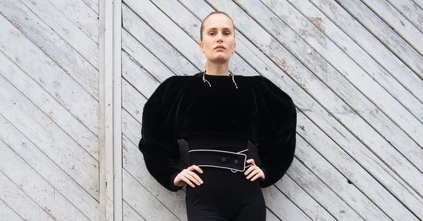 Модель Алла Костромичева удивила фанов выбором наряда