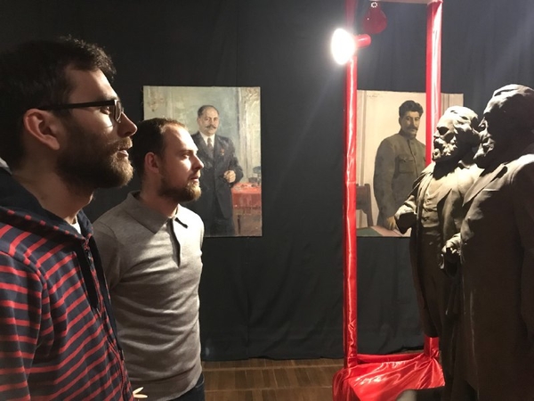 Обвиняли, что пишет картины фекалиями: Александр Ройтбурт дал откровенное интервью