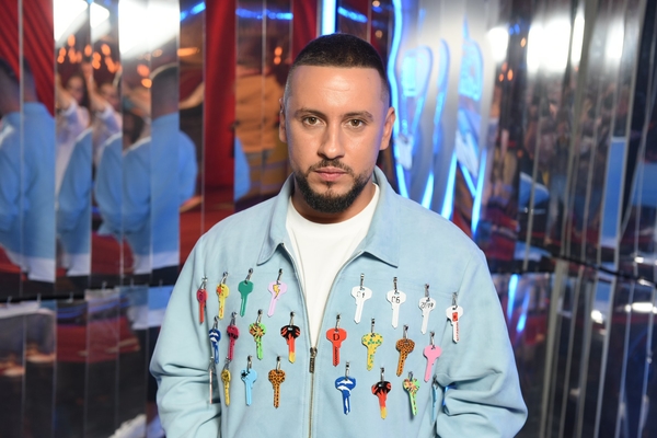 MONATIK показал, как проводит время с детьми