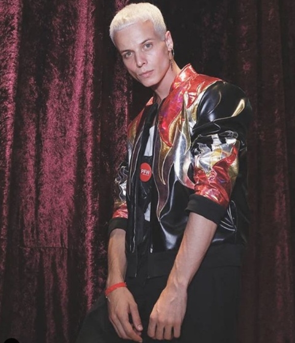 Манекенщик умер на подиуме во время показа - видео