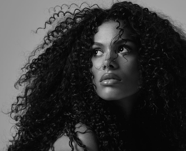 Тина Кунаки и дочь Мика Джаггера снялись в рекламе купальников