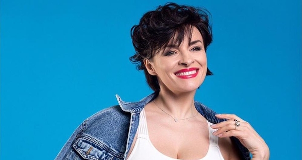 Надежда Мейхер поразила Сеть глубоким декольте